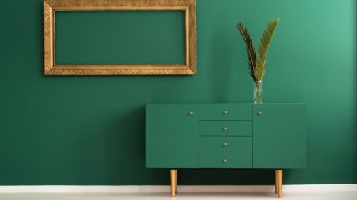 green-and-gold-interior-PZ7WEG94-min